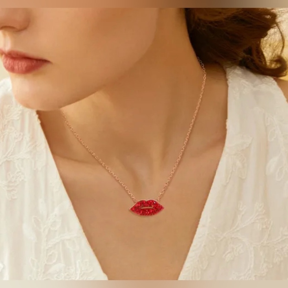 585 Rose Gold Mini Red Pave Crystal Lips Pendant Necklace Minimalist No Fade - Picture 5 of 7